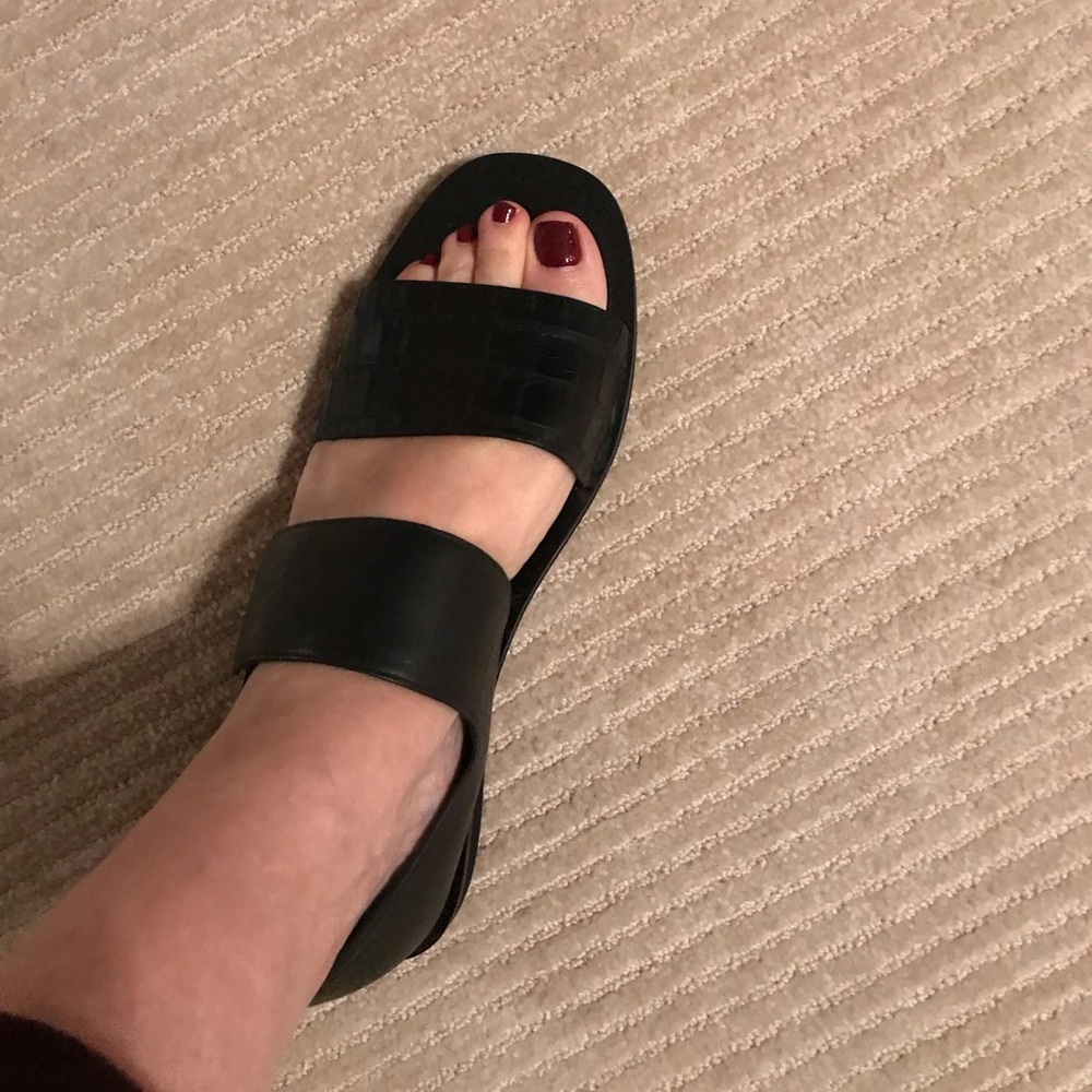 Vince Women's 'Salina' Leather Sandals - Picture 4 of 7